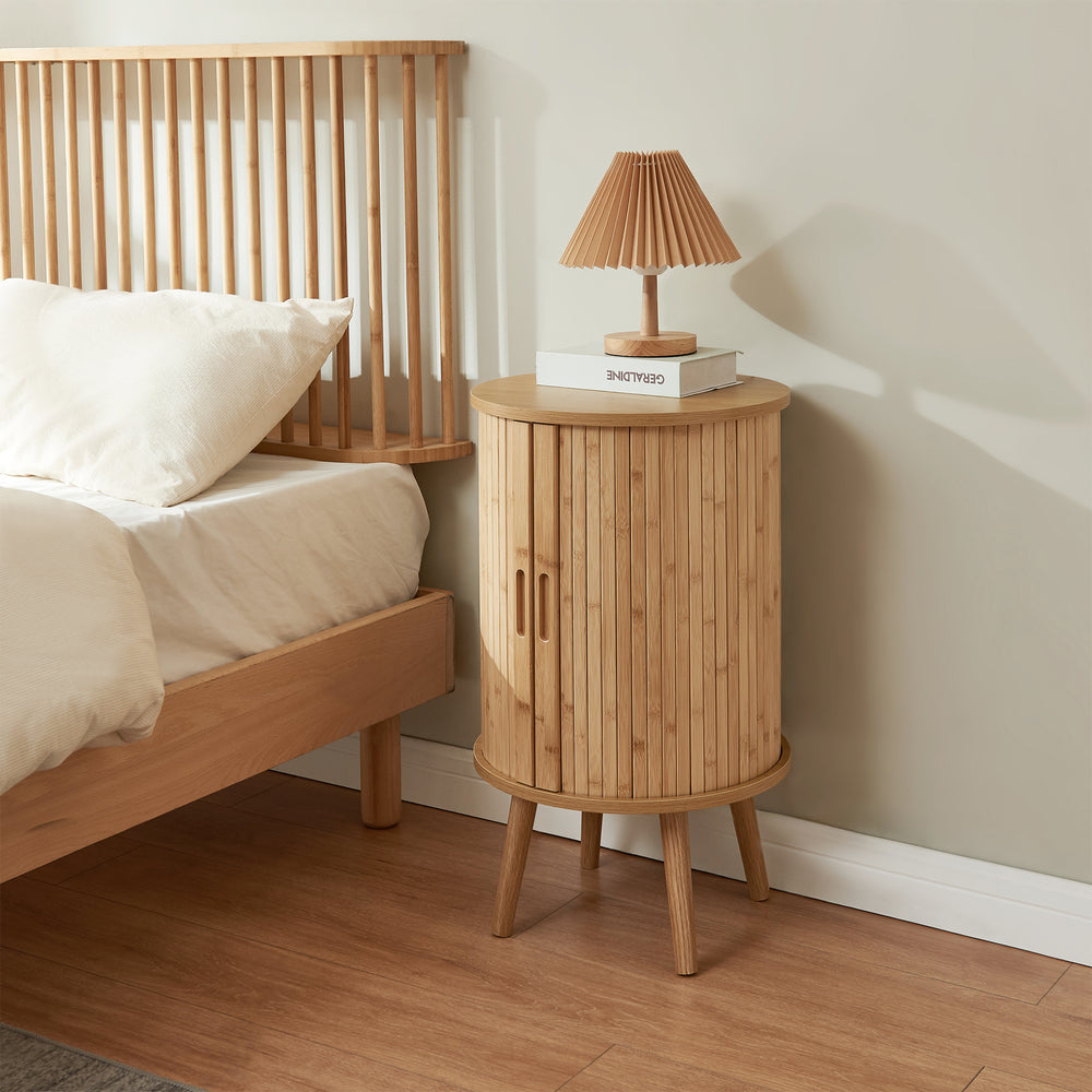 Nachtkastje Nordkapp met schuifdeuren rond bijzettafeltje 65x40 cm naturel [en.casa] 