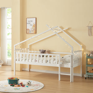 Kinderbed Sotkamo huisbed hoog uitvoering met bedbodem [en.casa]
