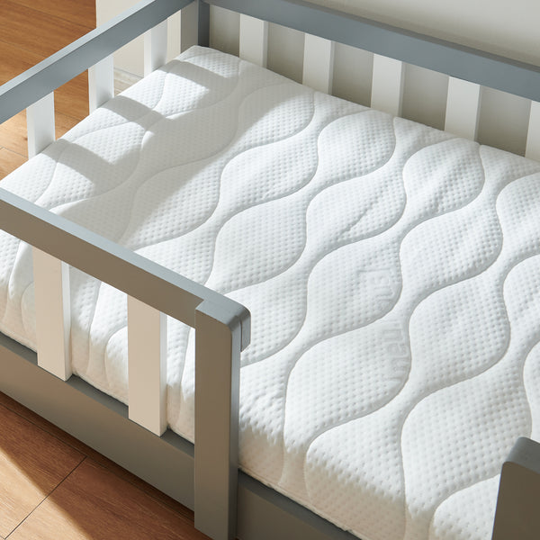Kinderbed Treviolo met uitvalbeveiliging en matras [en.casa]